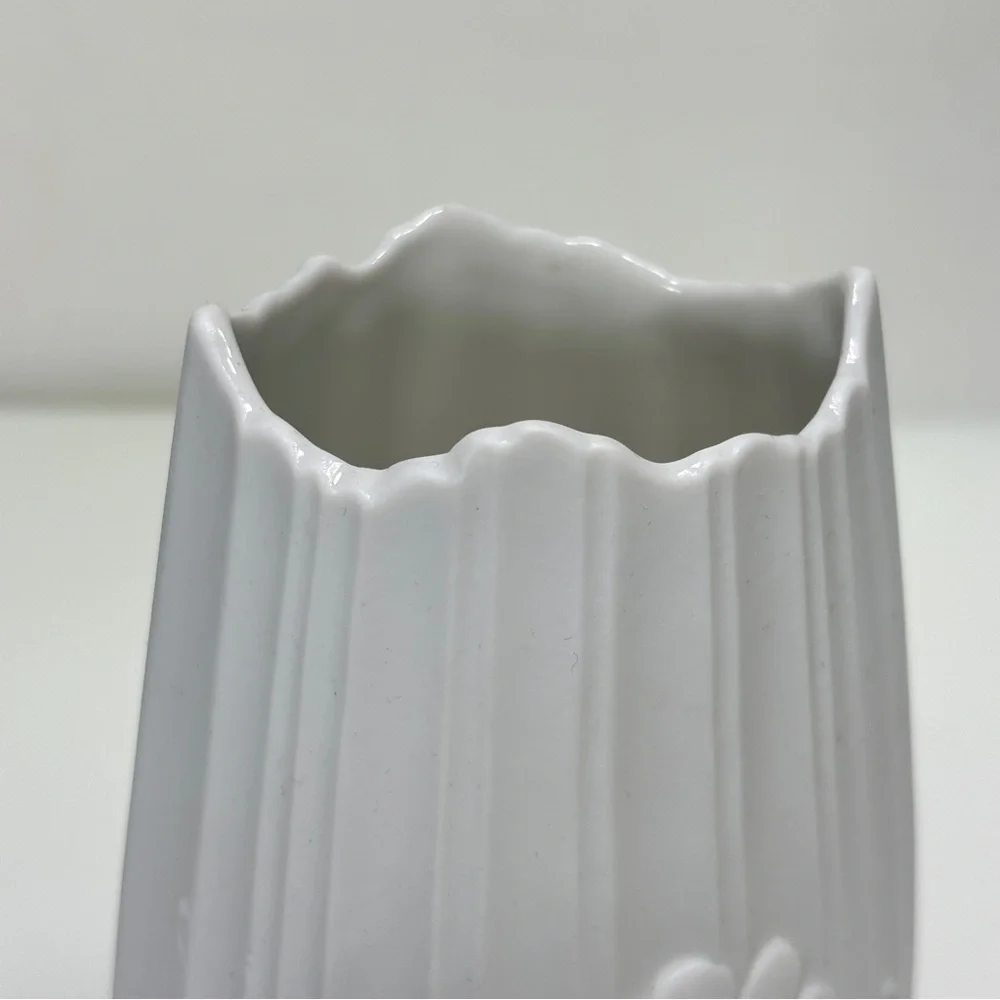 Vintage Kaiser White Bisque Porcelain Floral Pattern Jagged Edge Vase‎